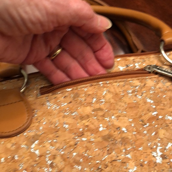 PRIMEWARE CORK & METALLIC SILVER THERMAL INSULATED WINE BAG & MULTI-TOOL - #491 - Picture 4 of 11